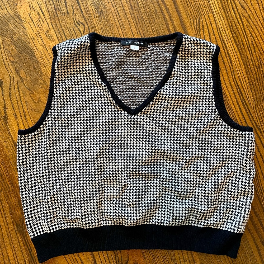 Black & White houndstooth sweater vest size L
